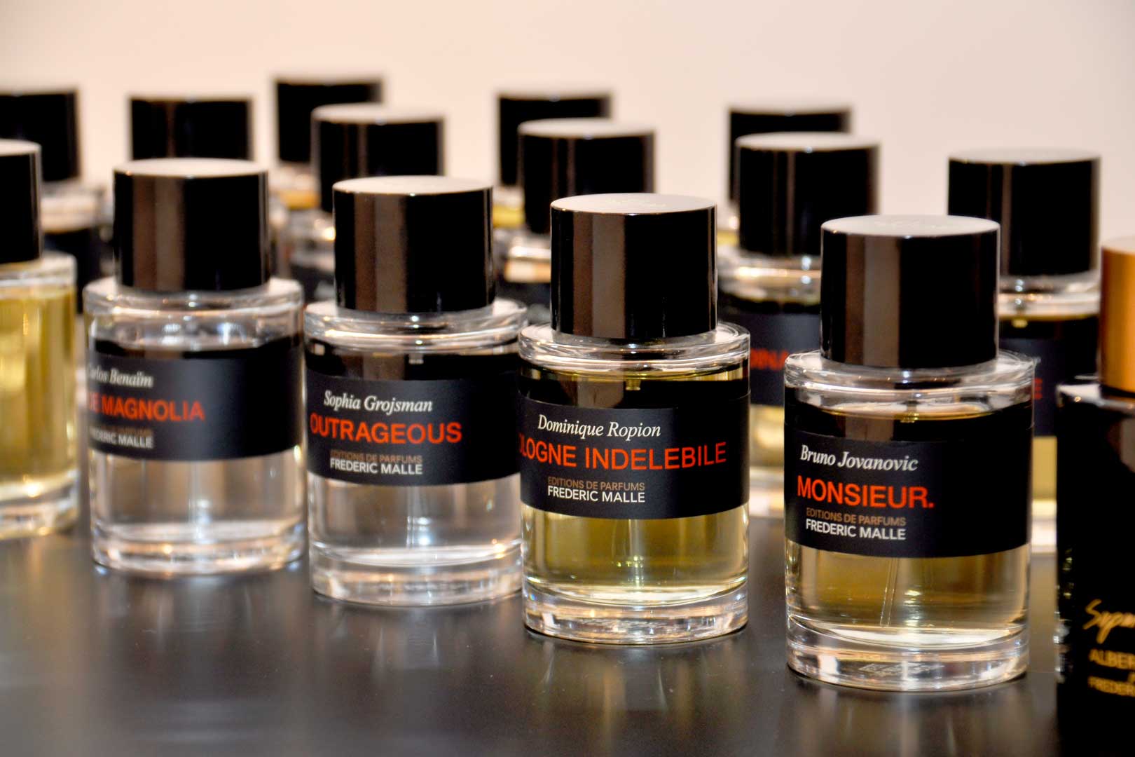 Фредерик малле парфюм. Духи Frederic Malle. Парфюм Parfums Frederic Malle. Аромат портрет леди Фредерик маль. Фредерик Мале духи.