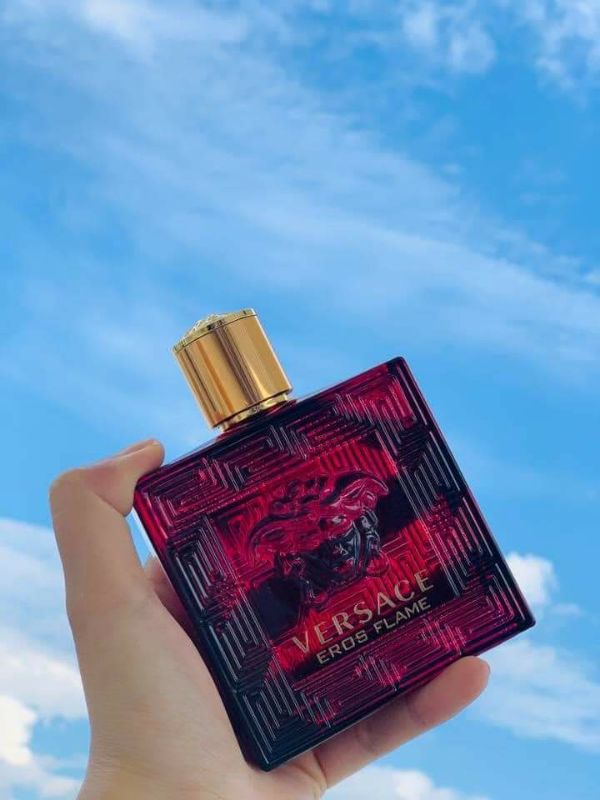 Nước hoa Versace Eros Flame: Sức hấp dẫn lạ kỳ cho phái mạnh